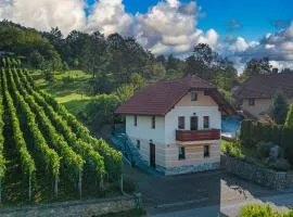 Vineyard Cottage Pyramid - Happy Rentals