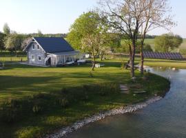 Arimaičių kaimo sodyba，位于Arimaičiai的带热水浴缸的酒店