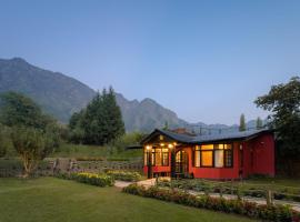 LohonoStays Red Cottage at Zaznar，位于斯利那加的乡村别墅