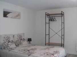 Studio proche sortie autoroute，位于Noaillac的酒店