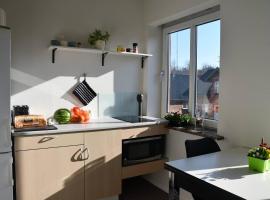 Lovely Town Apartment - Sleeps 5 Parking & Garden，位于格拉姆的酒店