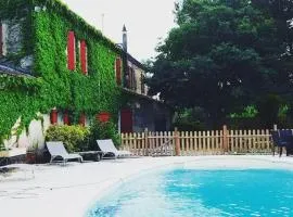 Chambre d'Hotes Lamanon, avec ou sans petit déjeuner - Domaine Les Peupliers -