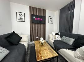 The En-Suite Escape. 4-Bed Luxury Stay，位于卡斯尔福德的酒店