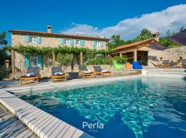 Charming villa AMELIE with pool near Rabac beach，位于Ripenda Kras的酒店