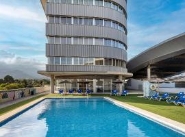 拉艾斯塔西昂酒店，位于贝尼多姆的带泳池的酒店