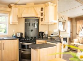 The Willows Static Caravan at Kingsmead，位于卡伦普顿的酒店