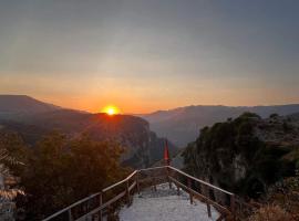 Guesthouse on Canyon，位于Tepelenë的乡间豪华旅馆