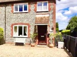 Charming North Norfolk flint cottage，位于Baconsthorpe的家庭/亲子酒店