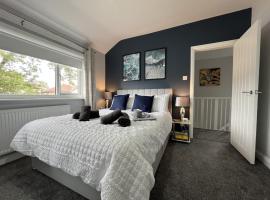 Modern 3-bed stay-away-home sleeps 6 nr Manchester，位于曼彻斯特的宠物友好酒店