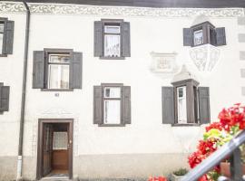Chasa Broel Ferienhaus mitten in Ardez，位于阿尔代兹的别墅