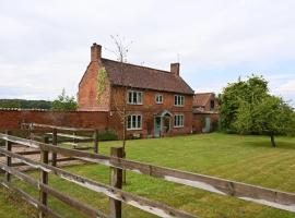 Leo's Holiday Cottage，位于Doddington的度假短租房