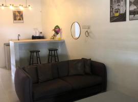 Aja Retreat Homestay OnlyMuslim，位于日得拉的酒店