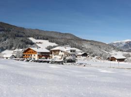 Astor Apartments，位于瓦尔道拉的酒店