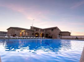 Casa Rural El Abuelo Mauri en Toledo ,finca privada sin vecinos, piscina y total libertad，位于Mascaraque的酒店