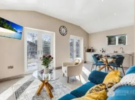 Charming 2 Bedroom Limestone Lodge Perfect for Families