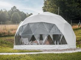 Glamping Bobrowniczki w Kotlinie Kłodzkiej，位于茨兹伊特纳的豪华帐篷