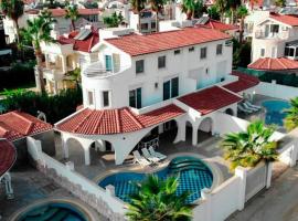 Spectacular Villa with Private Pool in Antalya，位于贝莱克的乡村别墅