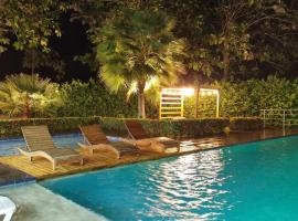 Hotel Puerto Triunfo，位于多拉代尔的酒店