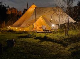 Au Pied Du Trieu, the glamping experience，位于Labroye的豪华帐篷营地
