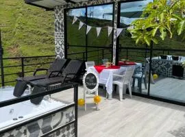 Cabaña tipo Loft en Guatape con vista a la piedra y el embalse