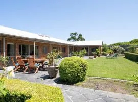 Viewbank Homestead - A Sprawling Garden Estate