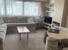 Parkdean Static caravan on cherry tree holiday park，位于大雅茅斯的酒店