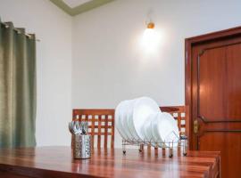 Tourist Friendly Home -3BHK AC Near Birla Mandir, Hyderabad，位于海得拉巴的酒店