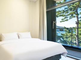 Hillsnorkelbeach hotel，位于三陟的酒店