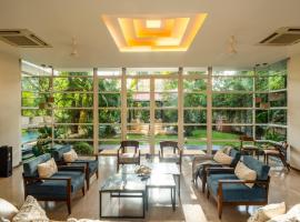 Elivaas Dahlia Luxe 4BHK Villa with Pvt Pool near Baga，位于阿伯来的豪华酒店