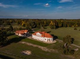 Zámeček - Chateau Lány，位于布热茨拉夫的住宿加早餐旅馆