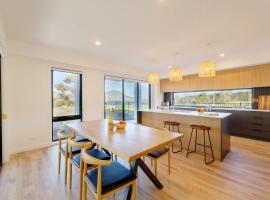 Hobart 4-bedroom Spacious Waterfront House，位于霍巴特的酒店