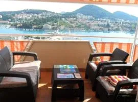 Rooms and Apartment ANELA with large balcony and beautiful sea view