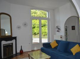 "Chalet Marie Louise" logement 3 étoiles dans une maison de ville à 400m du centre ville，位于艾克斯莱班的酒店