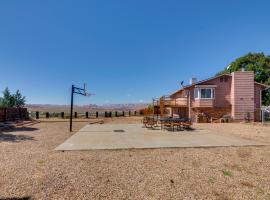 Picturesque Page Home Near Lake Powell and Hiking!，位于佩吉的酒店