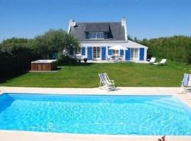 Maison "Ker Galinette " , Belle-Ile-En-Mer, Piscine chauffée et Jacuzzi，位于班戈的酒店