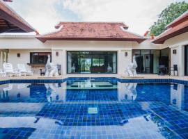 Lotus Pool Villa，位于拉威海滩的度假屋