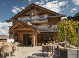 Caschu Alp Boutique Design Hotel Stoos - adults only，位于史多斯Skilift Holzegg West T-bar附近的酒店