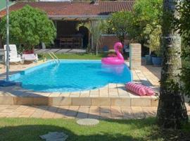 Chalé Flamingo com Piscina Casa inteira em Morretes，位于莫雷蒂斯的酒店
