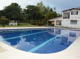 VILLA ALEJANDRIA - CABAÑA LAMARIQUITA-CABAÑA ORQUIDEA-CABAÑA CARAMBOLa，位于马里基塔的酒店