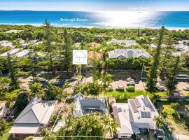 Shirley Beach House, right in heart of Byron Bay, walking distance to town and most famous beaches, Pet Friendly，位于拜伦湾的低价酒店