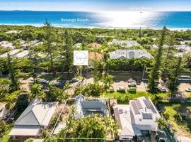 Shirley Beach House, right in heart of Byron Bay, walking distance to town and most famous beaches, Pet Friendly