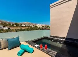 The Penthouse Santorini, with private outdoor jetted tub, Kamari, Thira