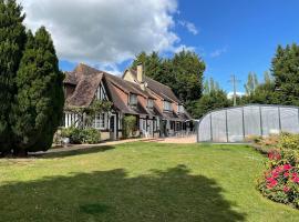 Domaine aux Lions - Piscine Tennis 20 min Deauville，位于Fauguernon的酒店