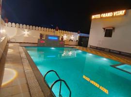 Hotel Grand Vijay，位于布什格尔的酒店