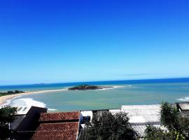 Casa na praia de Setiba com panorama fantástico，位于瓜拉派瑞的酒店