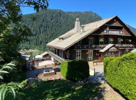 La Chaumiere - Luxury Traditional Chalet, Châtel，位于沙泰勒的酒店