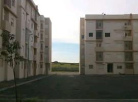 très joli appartement près de la mer，位于盖尼特拉的酒店