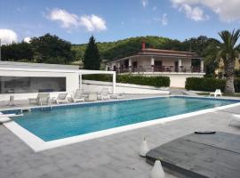 Villa Assunta con piscina，位于贝内文托的酒店