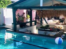 THUISHAVEN boutique mini-resort - fantastic garden and large pool - adults only，位于威廉斯塔德的公寓式酒店