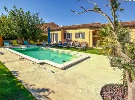 Beautiful Home In Avignon With Private Swimming Pool, 3 Bedrooms And Outdoor Swimming Pool
